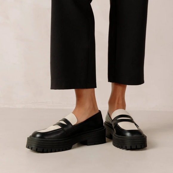 ALOHAS Shoes - Alohas black and white vegan leather Mask Loafer size 38